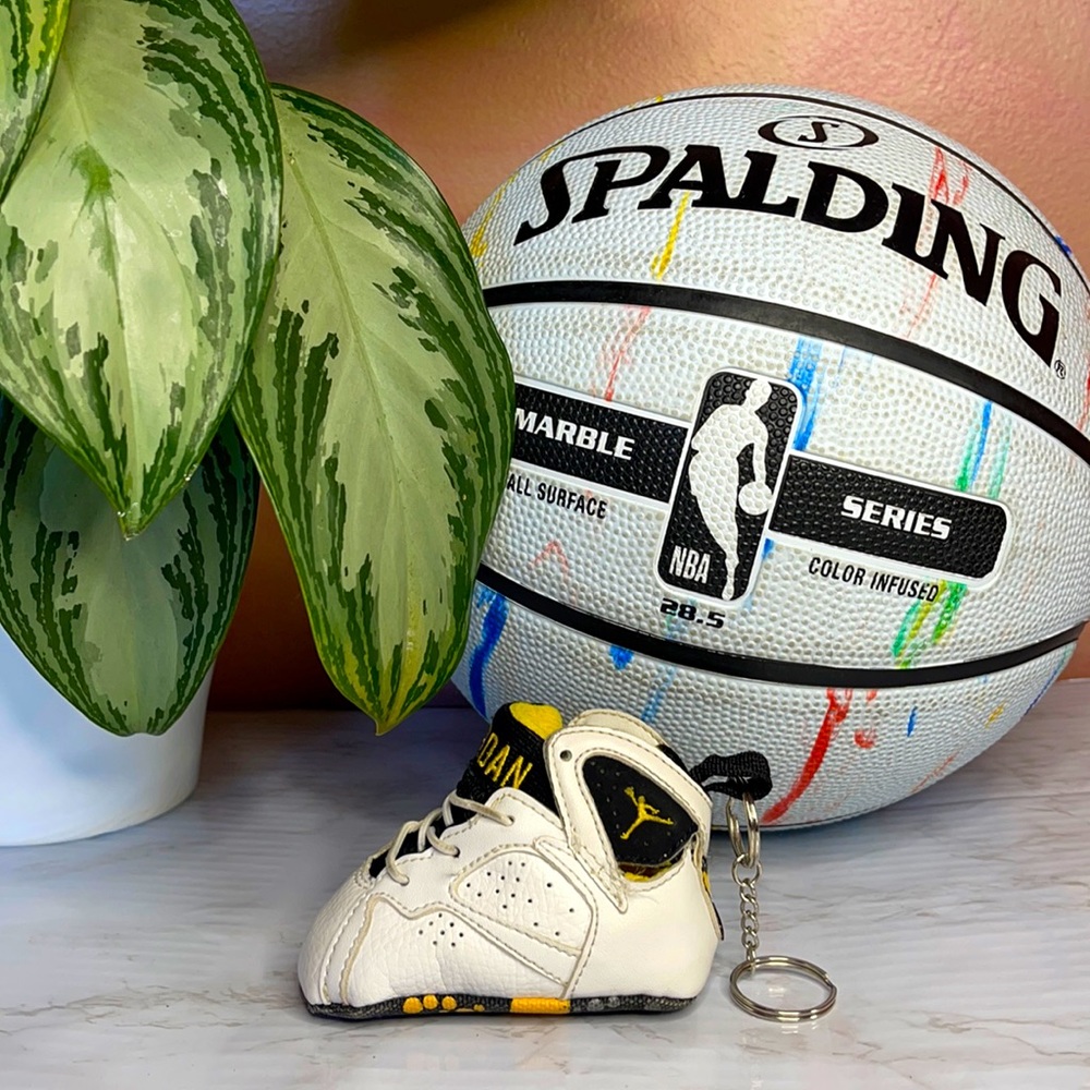 Nike Air Jordan 7 - Varsity Maize Keychain